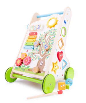 Darvena-prohodilka-s-aktivnosti-ot-New-classic-toys