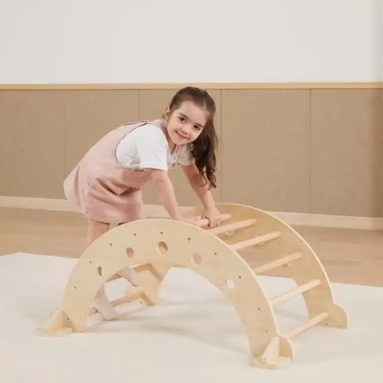 Viga Toys Дървена арка за катерене и люлка - Image 3