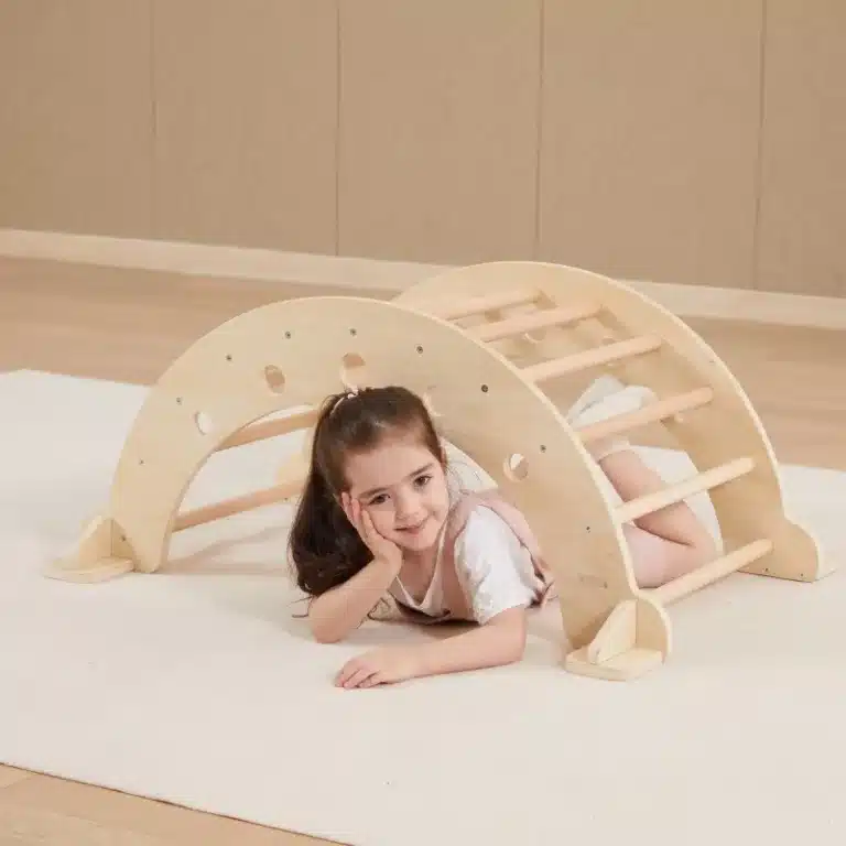 Viga Toys Дървена арка за катерене и люлка - Image 2